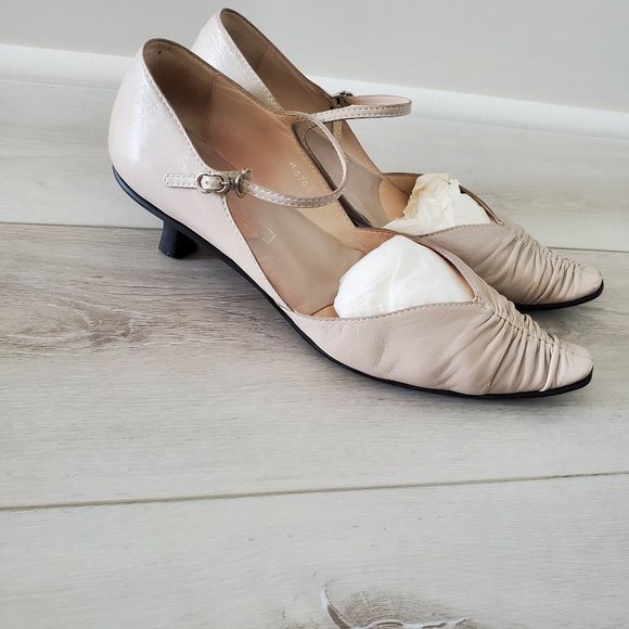 Women's Leather Heel Pumps, Size 9 - Picture 11 of 11